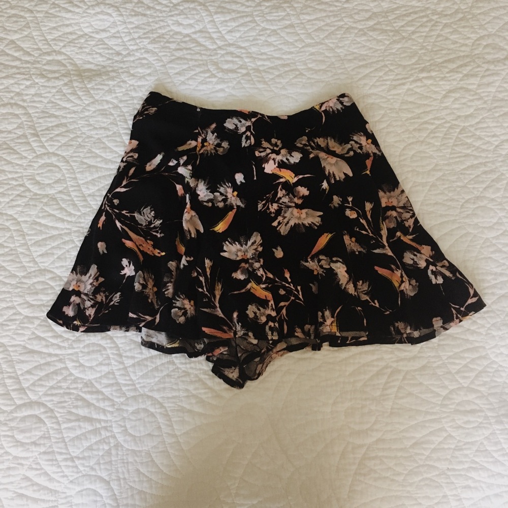 Xhilaration Black Floral Skort