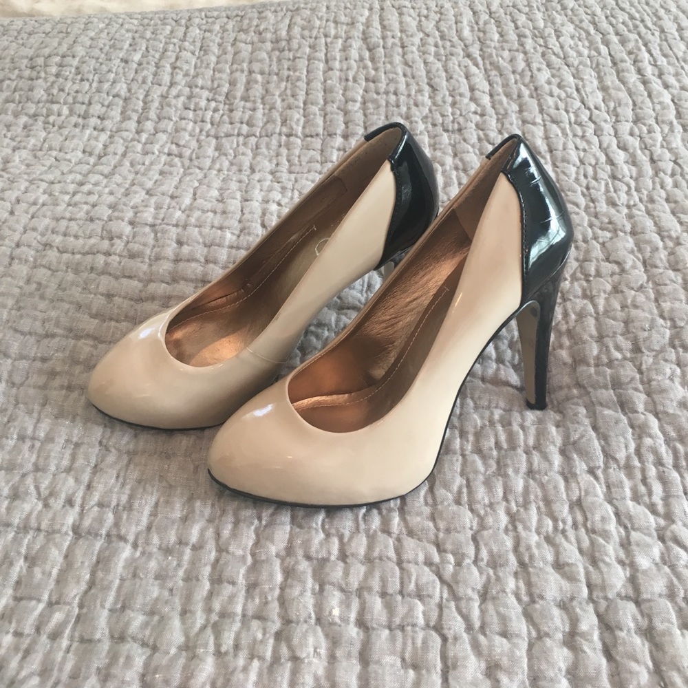 BCBG nude and black heel