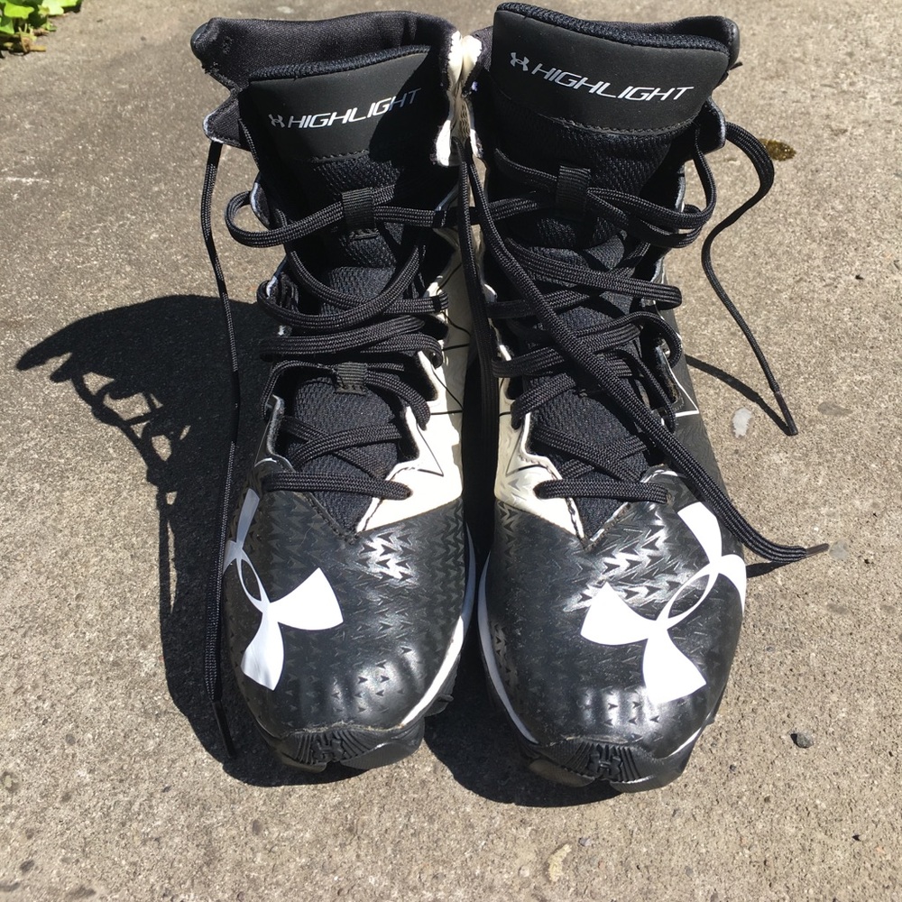 Boys youth under armour football cleats