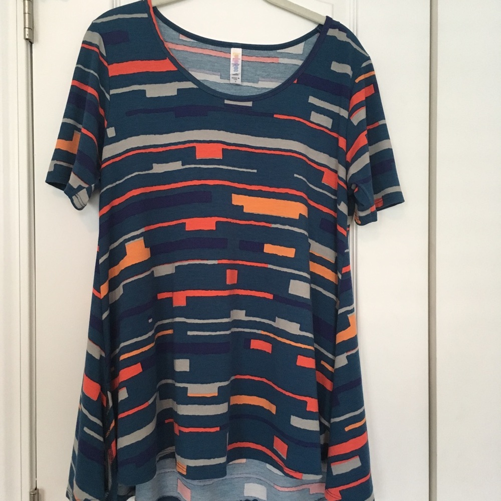 Lularoe Perfect Tee - Geometric Pattern ✨