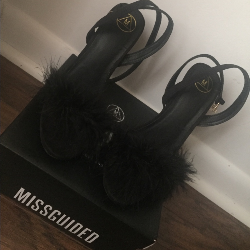 Sz 7 faux fur heel