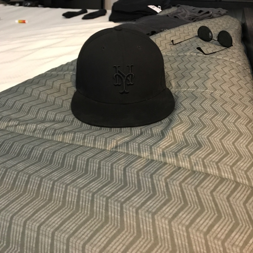 Black on black mets hat