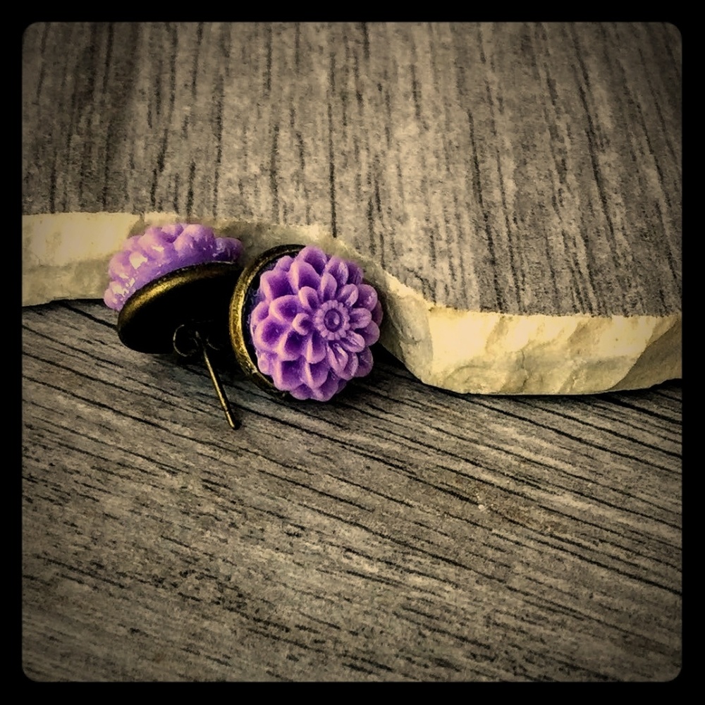 Lilac mum flower antique bronze studs 12mm