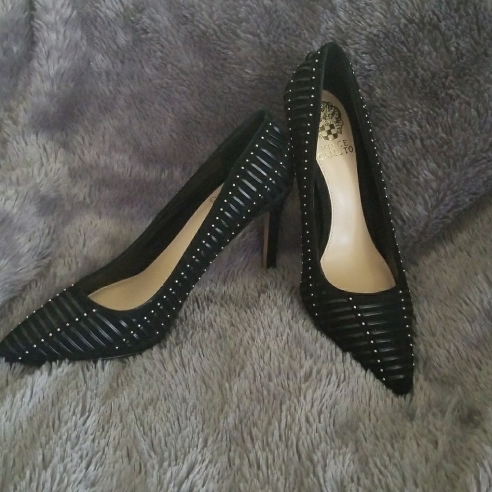 New Vince Camuto black pumps