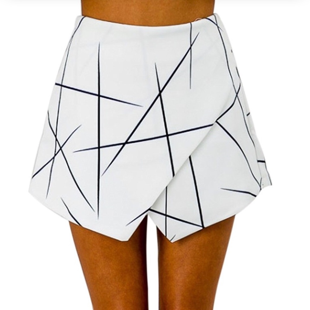 Asymmetrical high waisted short