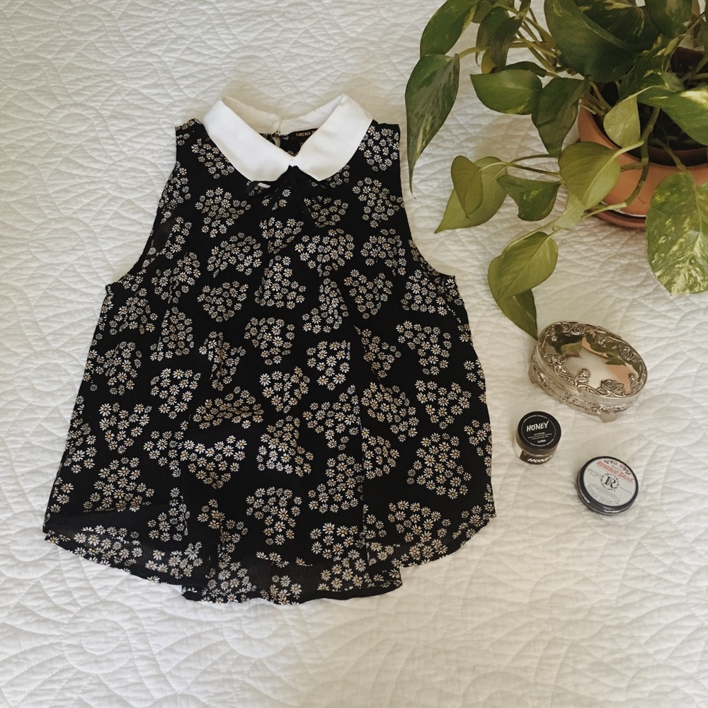 Forever 21 Daisy Sleeveless Blouse