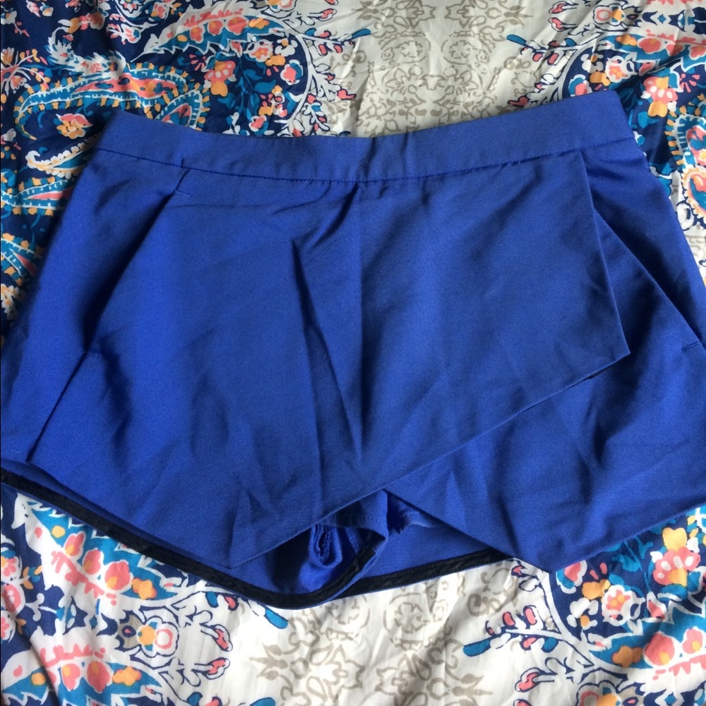 Express shorts, size 6