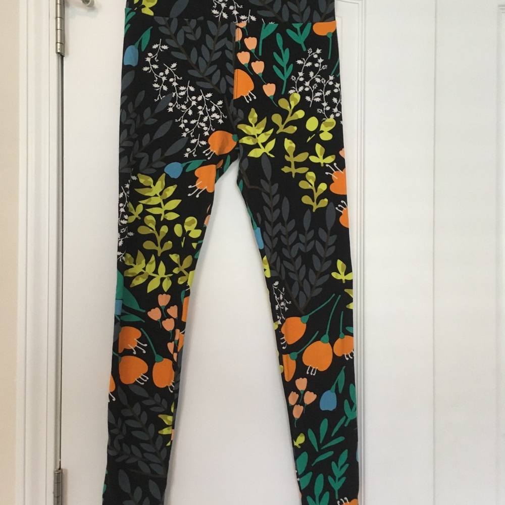 Lularoe One Size Spring Leggings 🌿🍃