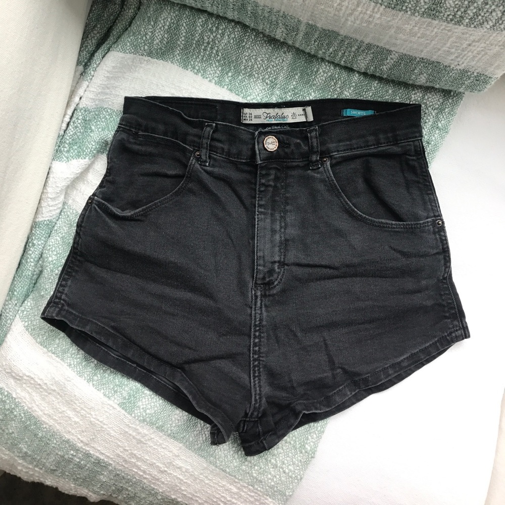✨Zara Trafaluc High Waisted Stretch Shorts✨