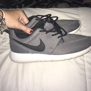 Nike roshes