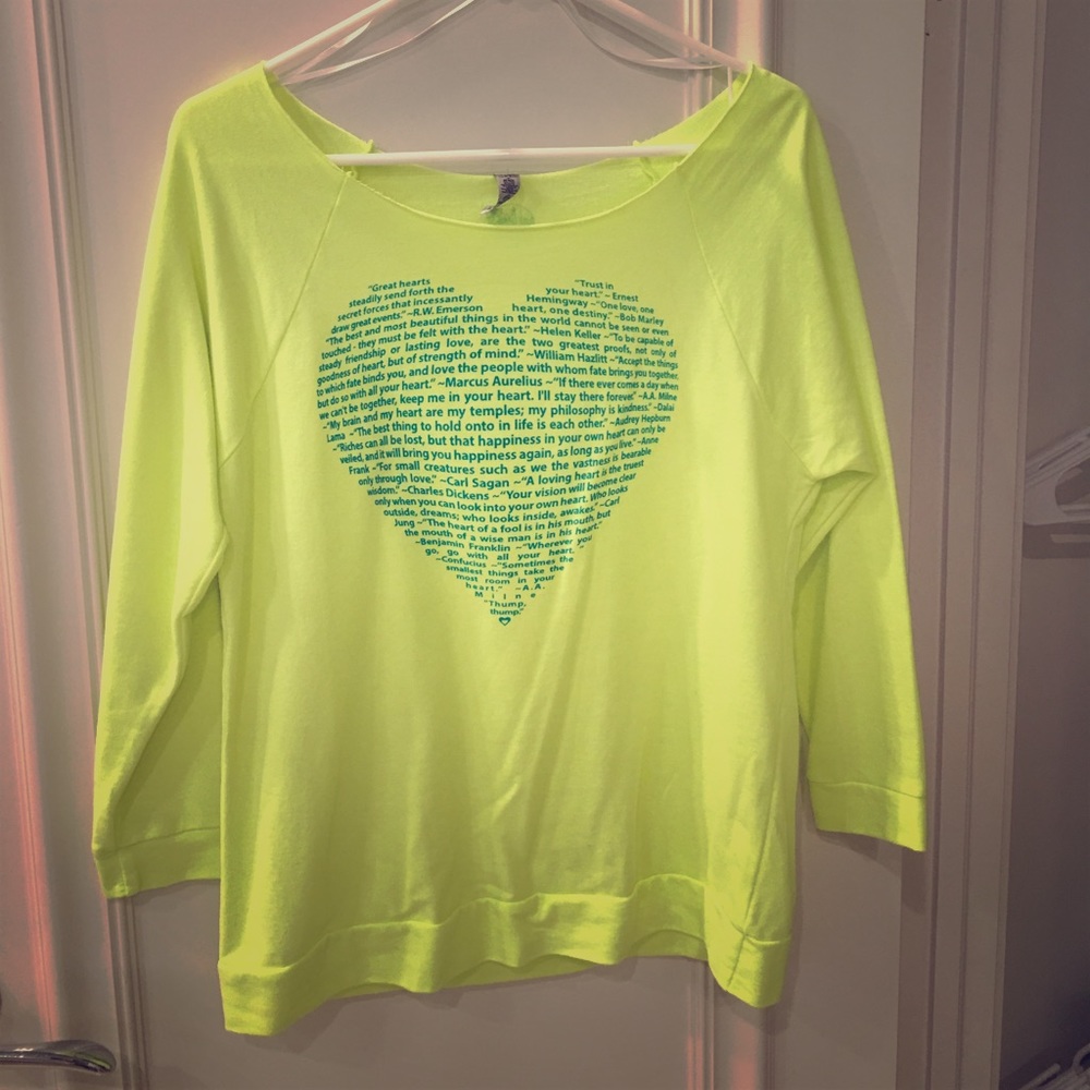 3/4 sleeve light weight top. Great for after gym!