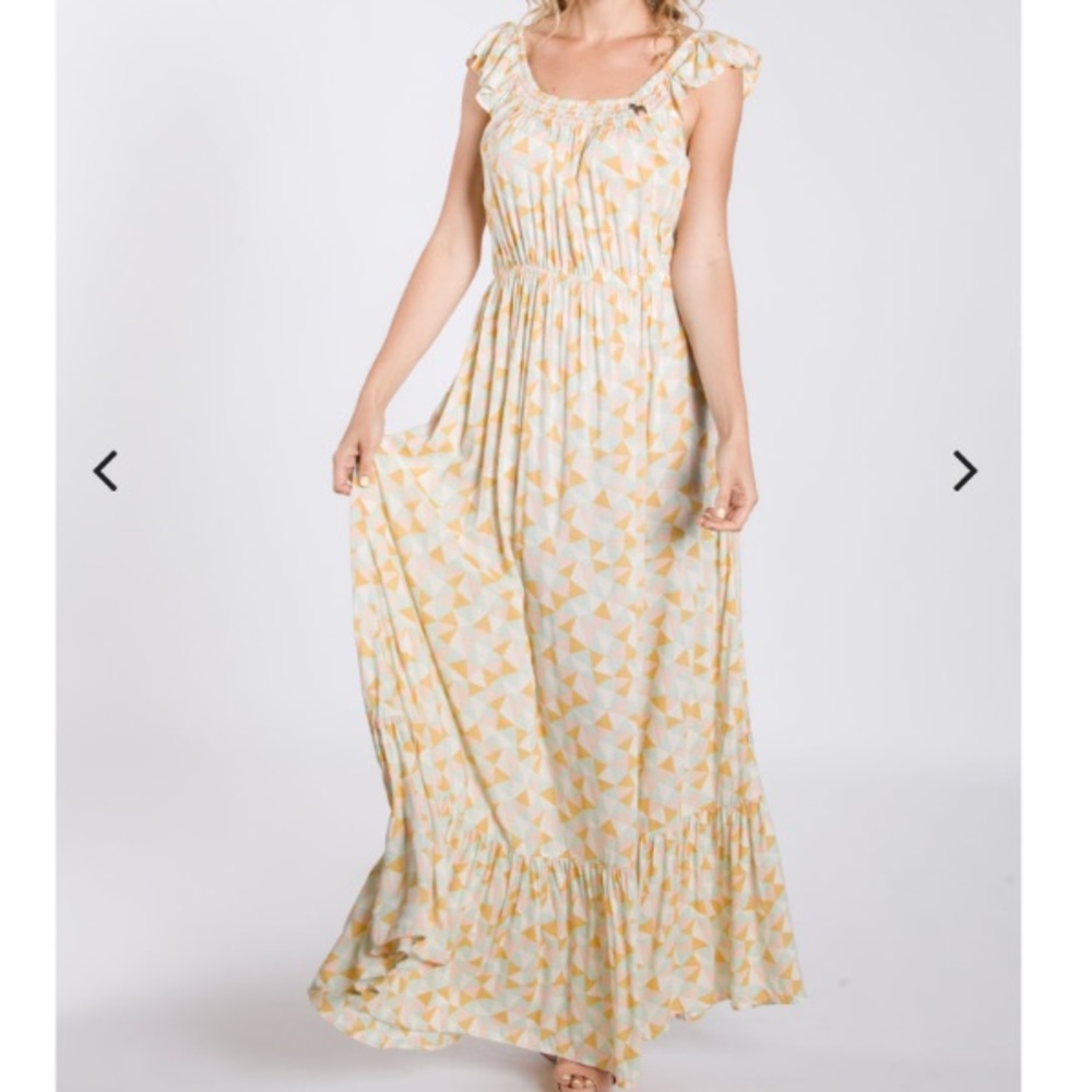 🚨 MOVING SALE! Geo print maxi dress.