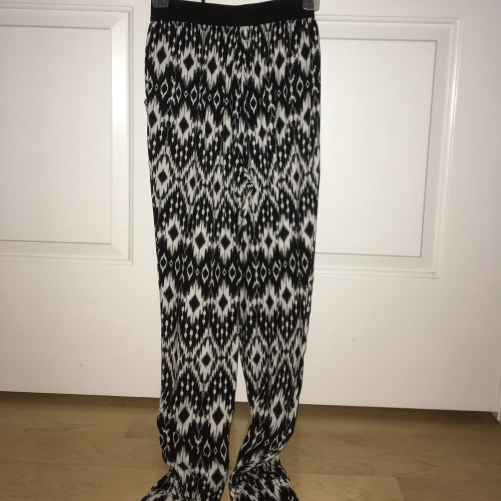 black and white flowy pants