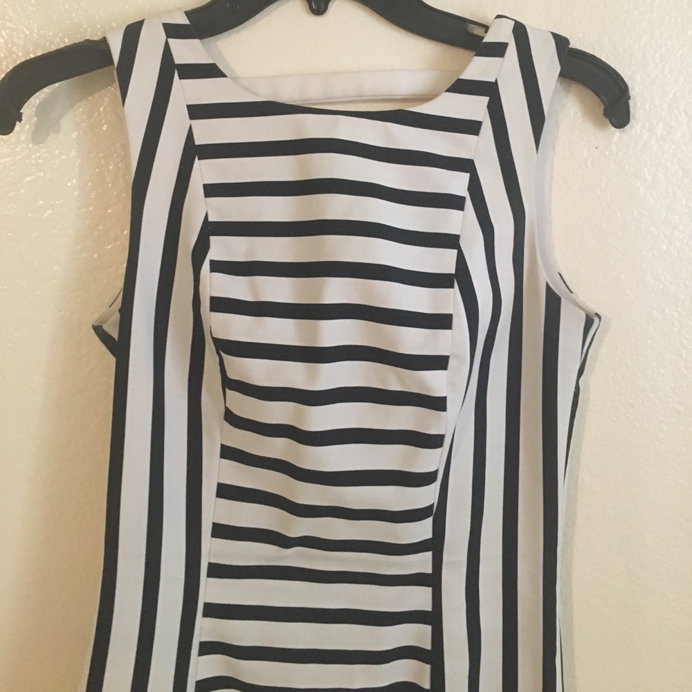 Chic Dress. - Picture 3 of 3