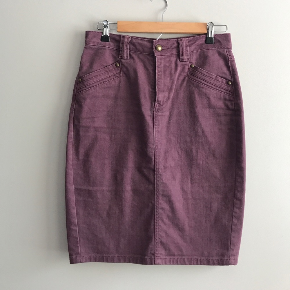 Knee-length denim pencil skirt