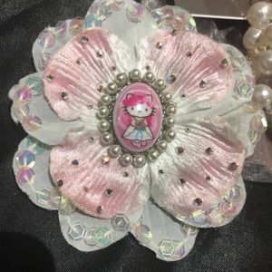 Tarina Tarantino Hello Kitty Bride Hair Clip pink