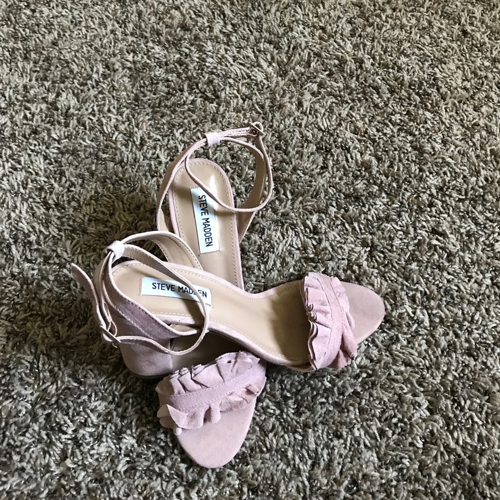 Steve Madden blush strappy sandals. (NWT) . Size 8