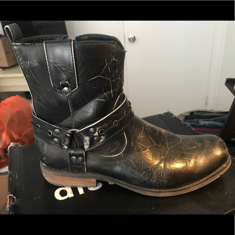 District 3 boots from Buckle