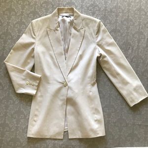 🚨 MOVING SALE! Anne Klein white blazer.