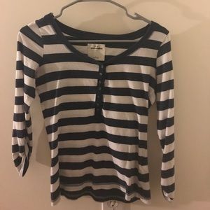 Shirt with stripes.