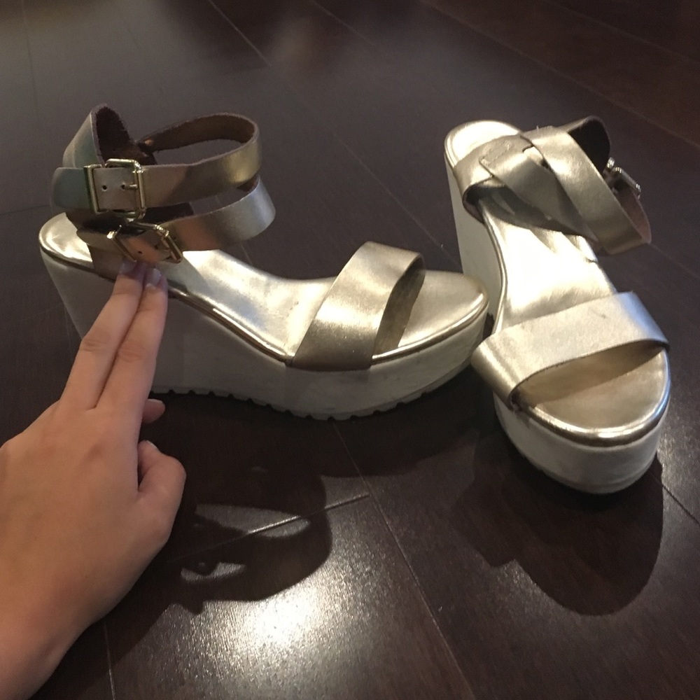 Gold and white wedges from exe!