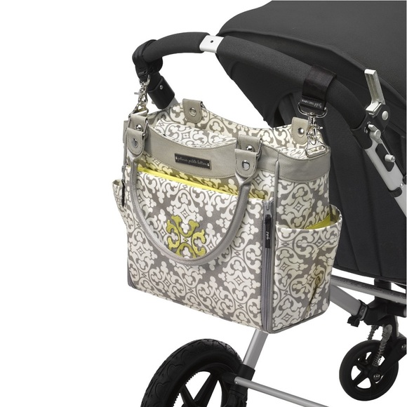 Petunia Pickle Bottom Handbags - NWT 👶🏻 Petunia Pickle Bottom Diaperbag