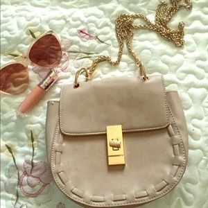 Cute nude cross body with gold chain.