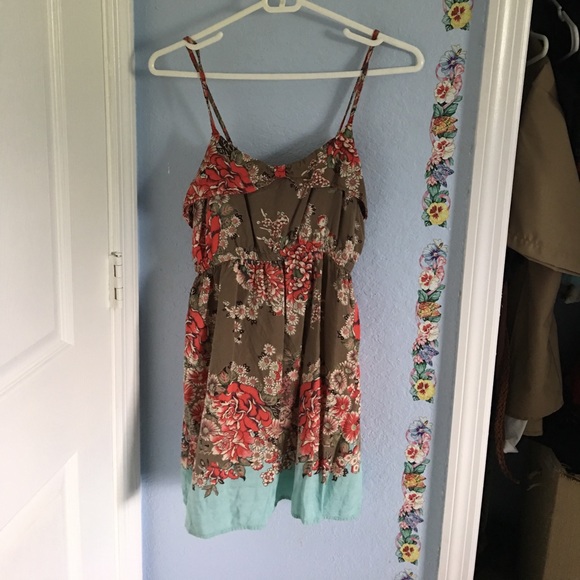 Knee length floral dress. - Picture 1 of 3