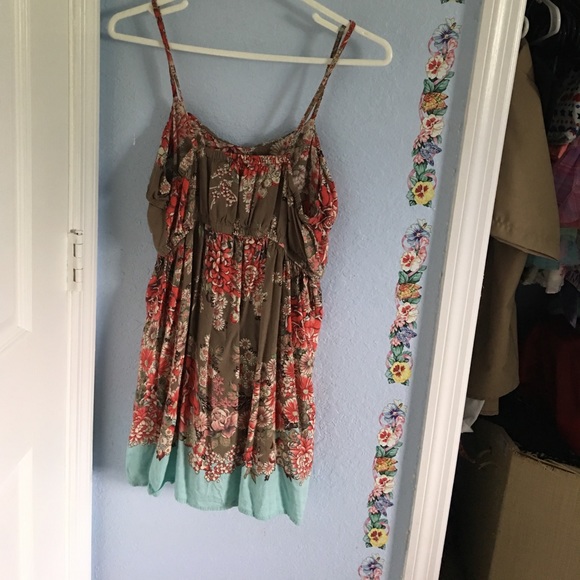 Knee length floral dress. - Picture 2 of 3