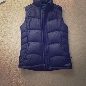 Women's puffy vest
