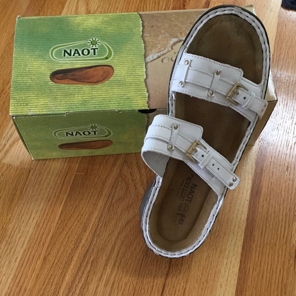 Naot White Leather Sandals