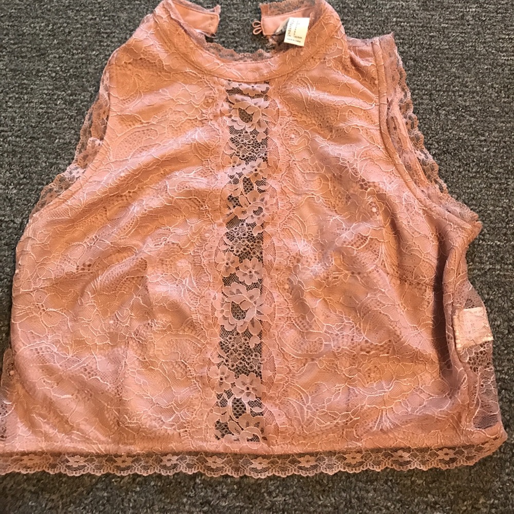 Elegant Light Pink Cropped Button Back