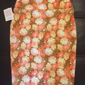 NWT Cassie floral skirt size M