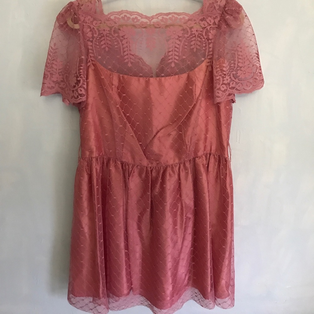 Stunning Vintage Pink Lace Dress