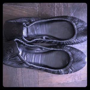 Tory Burch Eddie Flats - Size 8. Black Leather