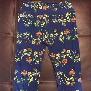 Like new floral O/S Lularoe leggings new cond.