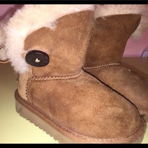 Kids Ugg Boots in tan