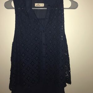 Cute navy shirt!Great for a night with the girls🥂