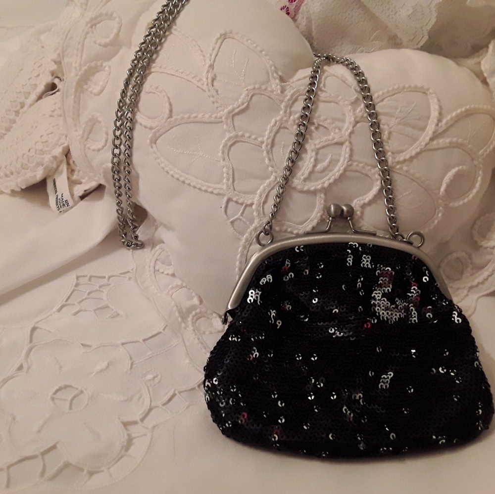 BEAUTIFUL BLACK SEQUIN EVENING BAG WITH 18" CHAIN - Picture 8 of 8
