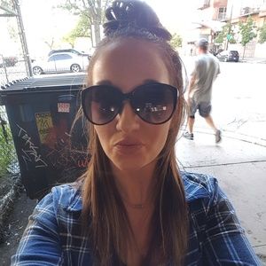 Meet your Posher, Stacey