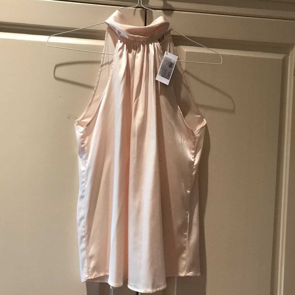 PRICE REDUCTION🌟Satin sleeveless tie neck top!!!