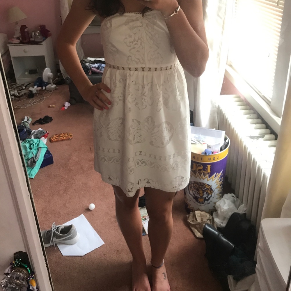White lace strapless dress. Size small!