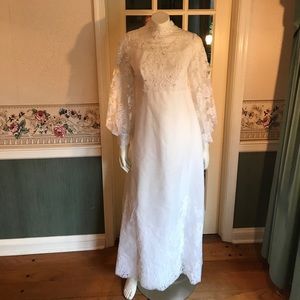 Vintage 1970s wedding dress missing train