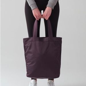 lululemon double-up tote bag