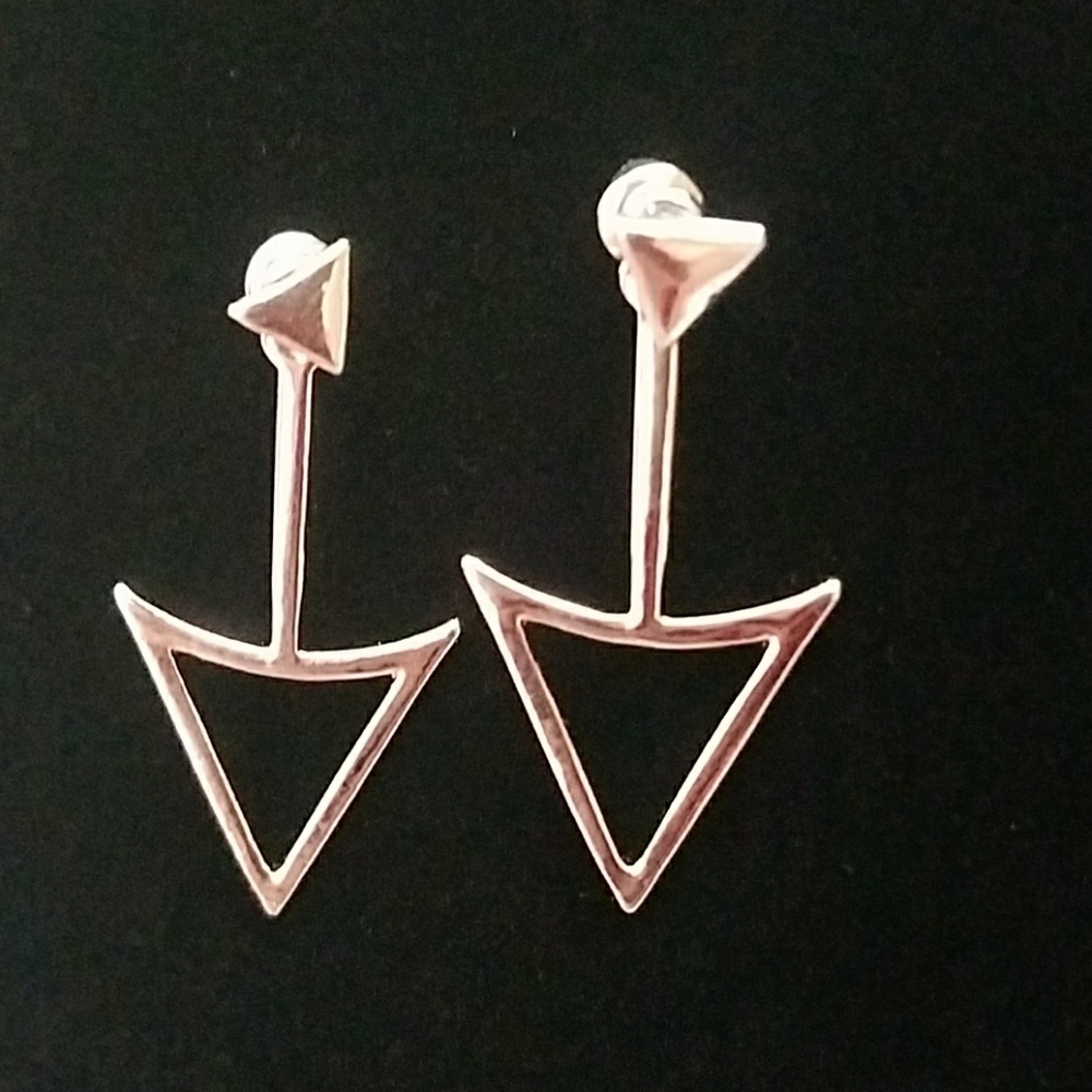 ANY 4 items FOR $20! Arrow earrings - Picture 3 of 4