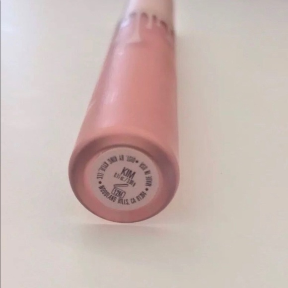 KKW Kylie Cosmetics - Single Lipstick In KIM - Picture 2 of 3