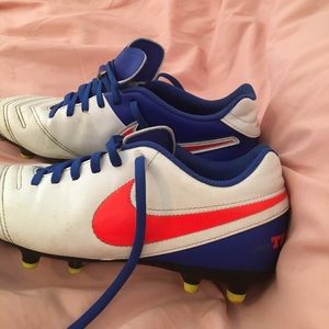 Women's nike cleats
