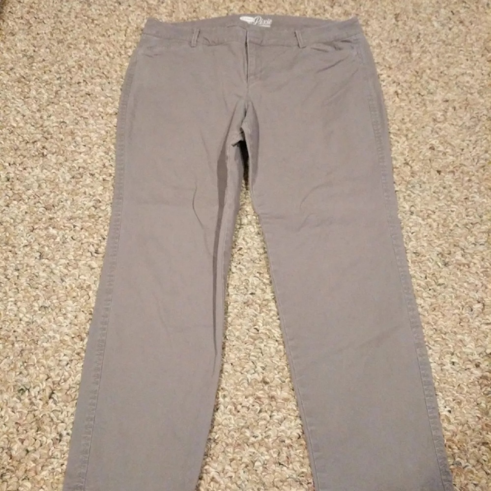 🔹Old Navy🔹Gray Pixie Pants