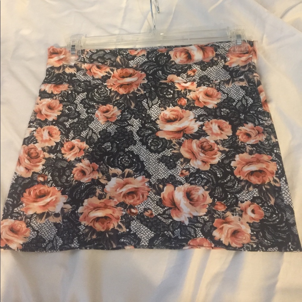 Stretch Miniskirt - rose and lace patterned
