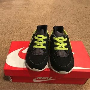 Nike Hurache Run shoes